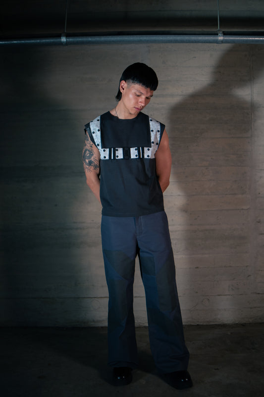 Sleeveless T-shirt