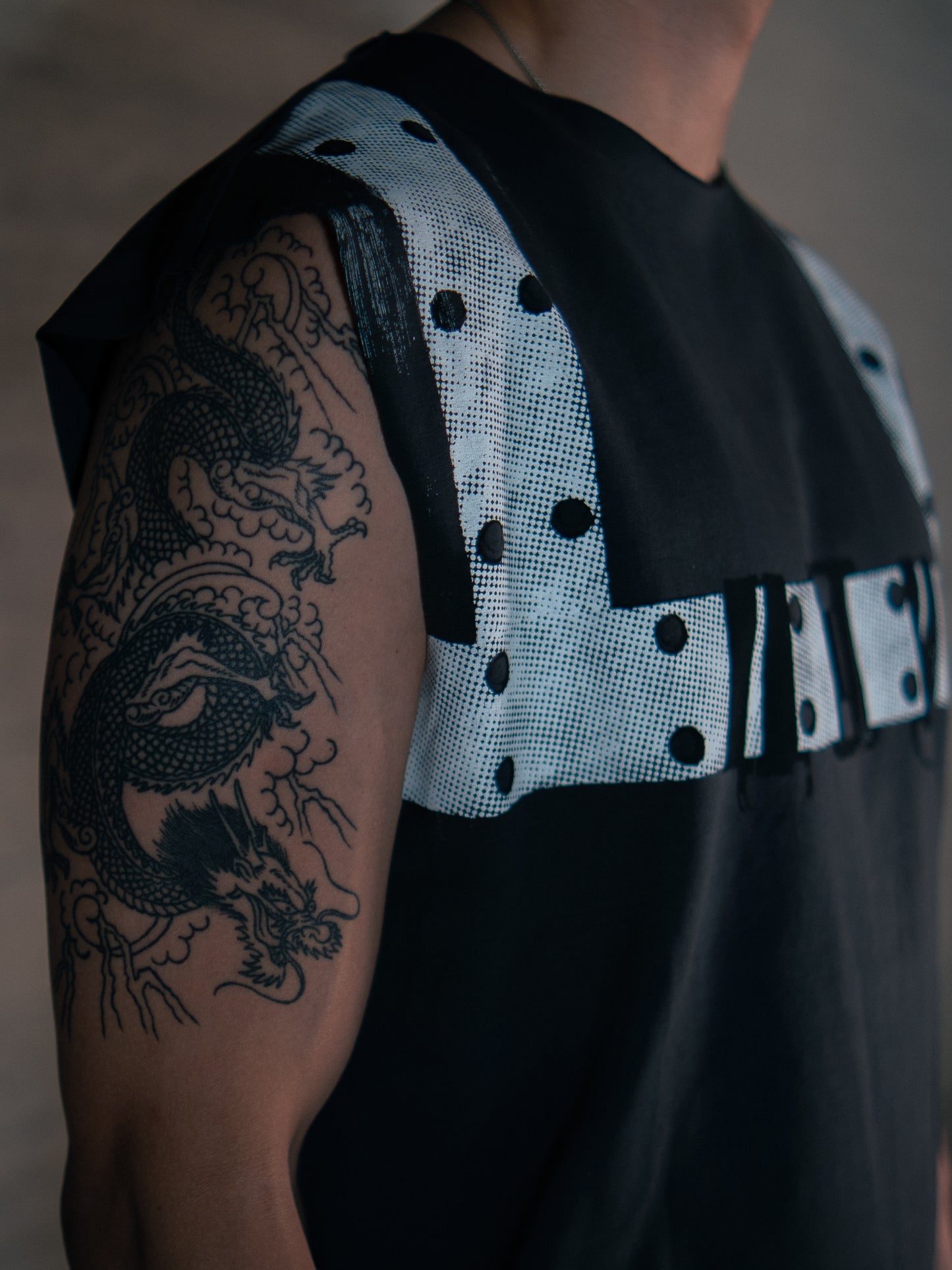 Sleeveless T-shirt